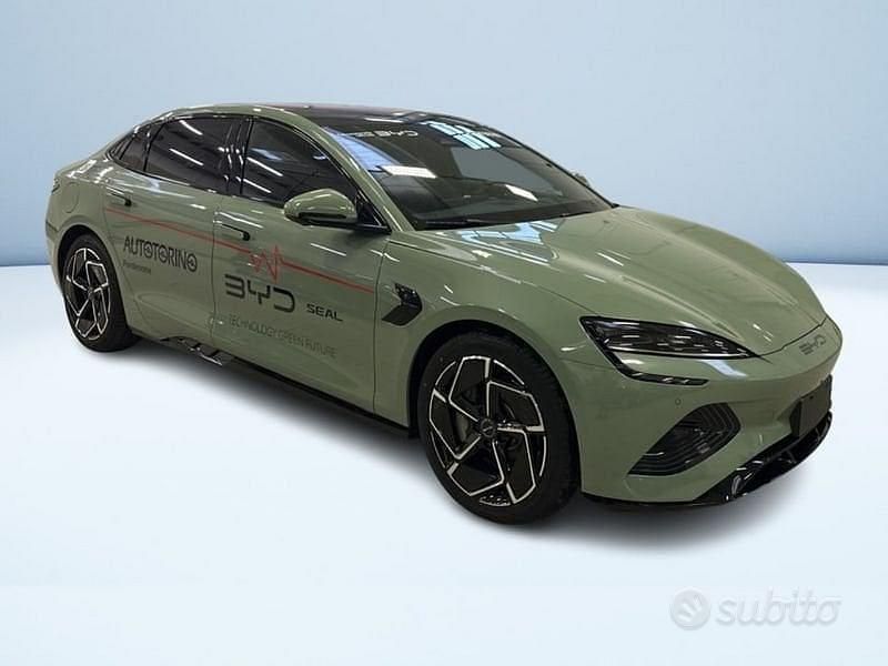 Nuova BYD Seal 389 kW (530 CV) 2025 Verde Berlina