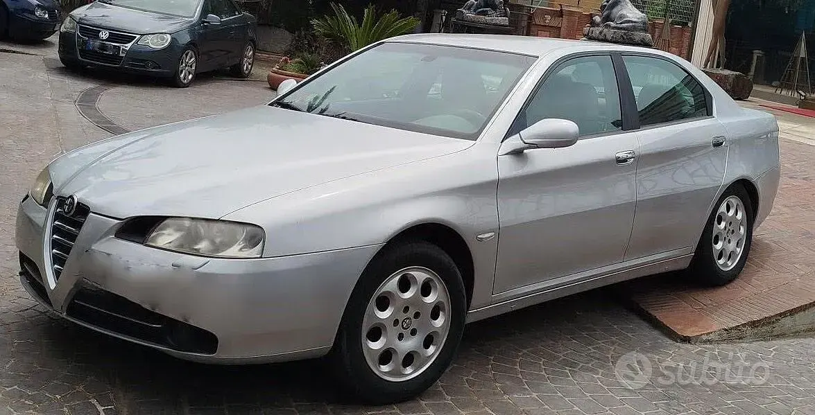 Usata Alfa Romeo 166 Distinctive 140 CV (102 kW) 2001 Grigio Berlina