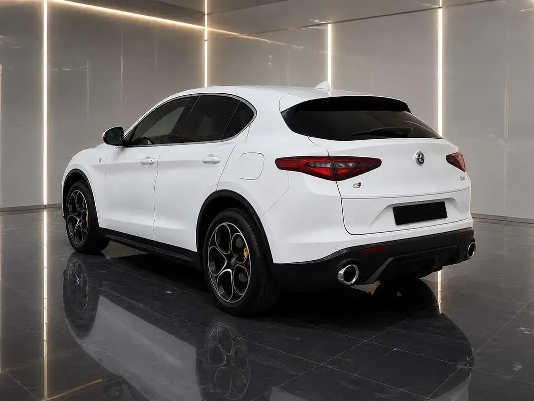 Usata Alfa Romeo Stelvio Sprint 190 CV (139 kW) 2023 Bianco SUV