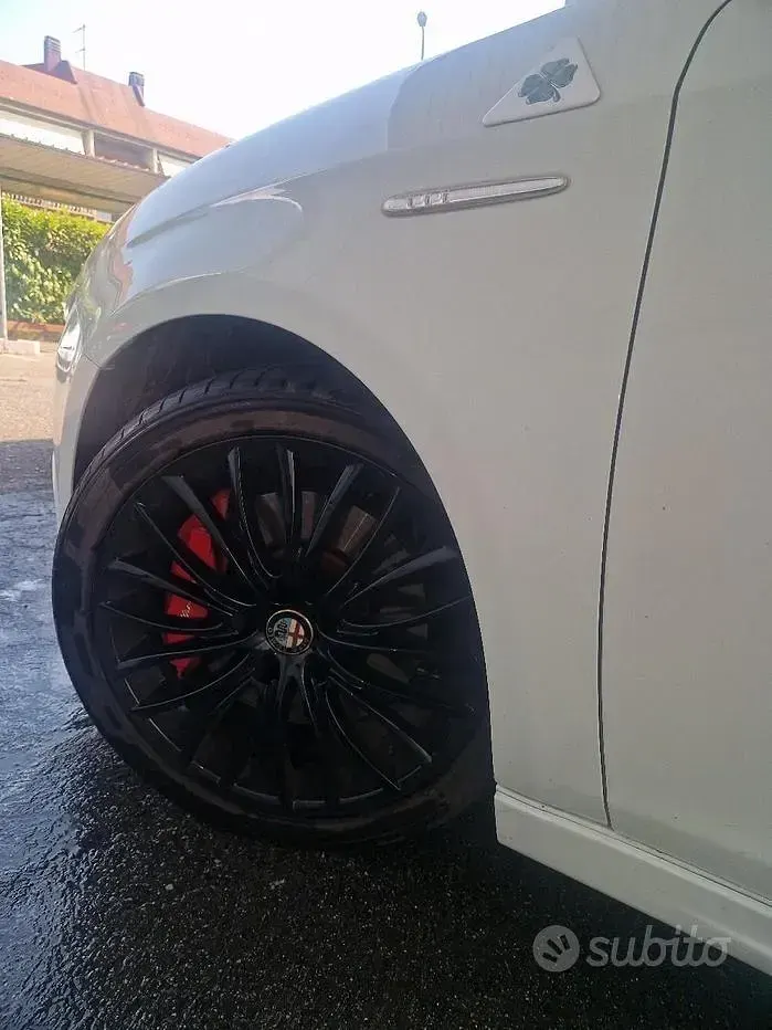 Usata Alfa Romeo Giulietta Quadrifoglio Verde 235 CV (172 kW) 2010 Grigio Utilitaria