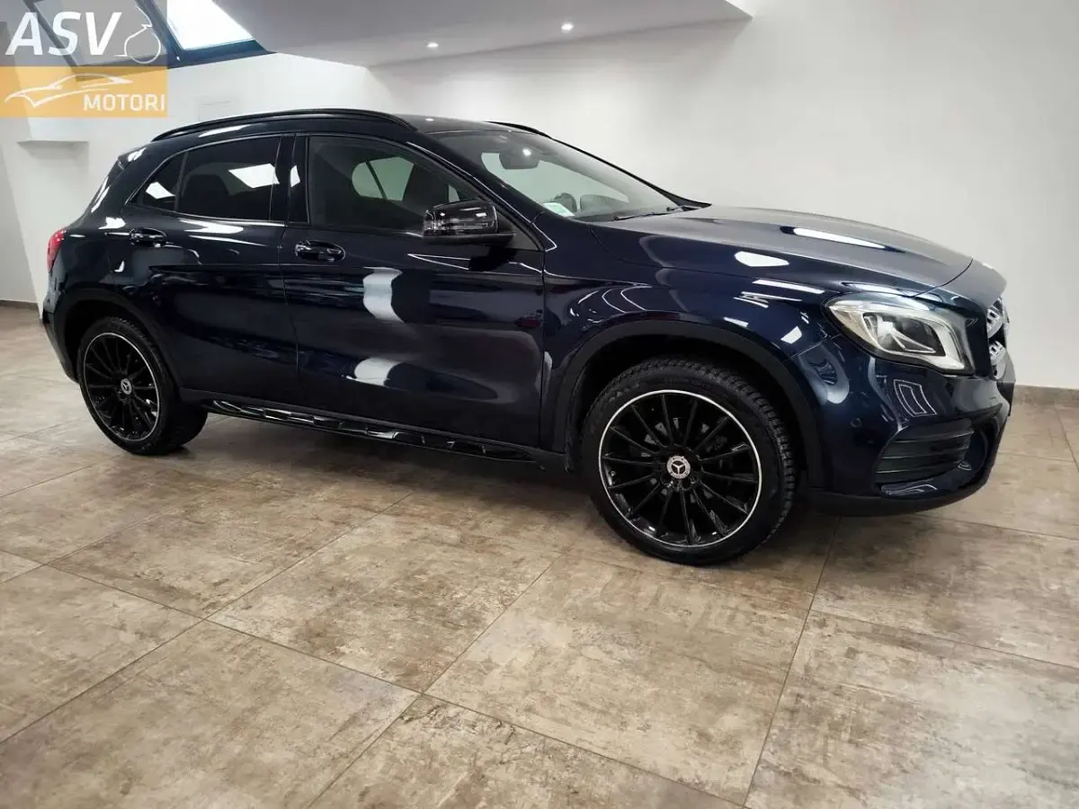 Usata Mercedes GLA200 AMG Line Premium 156 CV (114 kW) 2017 Blu/azzurro SUV