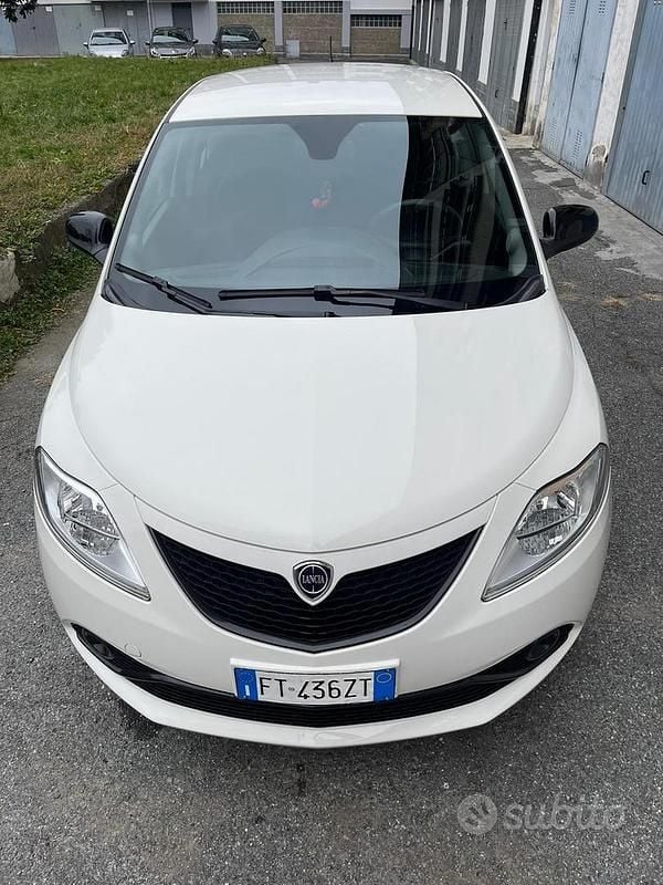 Usata Lancia Ypsilon 69 CV (50 kW) 2019 Bianco Utilitaria