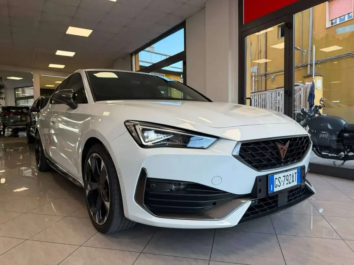 Usata Cupra Leon 150 CV (110 kW) 2024 Bianco Berlina