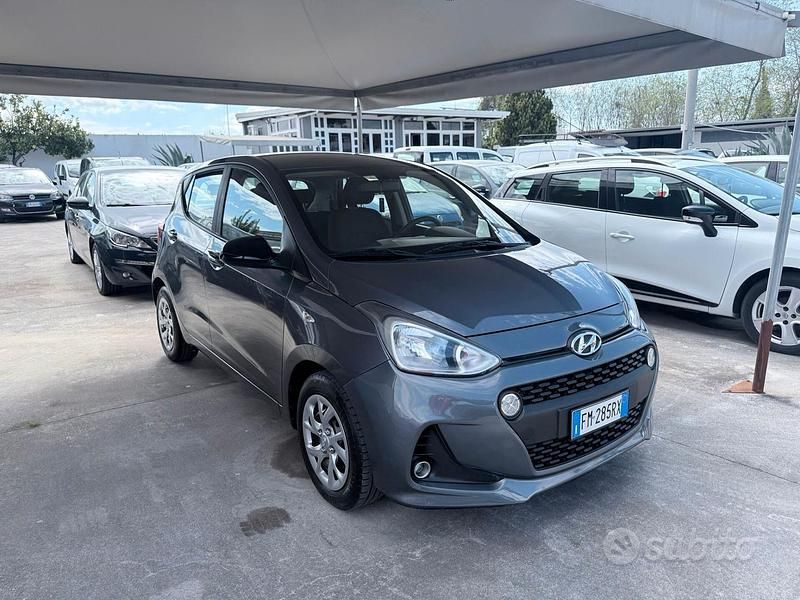 Usata Hyundai i10 Style 67 CV (49 kW) 2018 Grigio Utilitaria