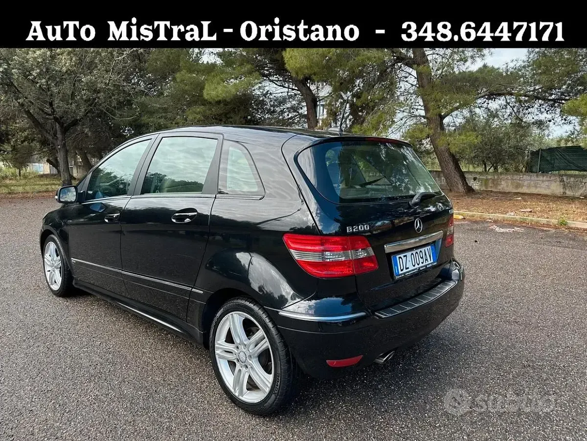 Usata Mercedes B200 140 CV (102 kW) 2009 Nero Monovolume