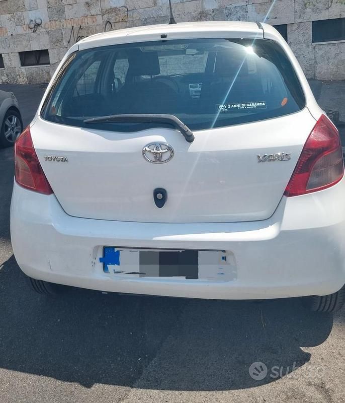 Usata Toyota Yaris Sol 69 CV (50 kW) 2008 Bianco Utilitaria