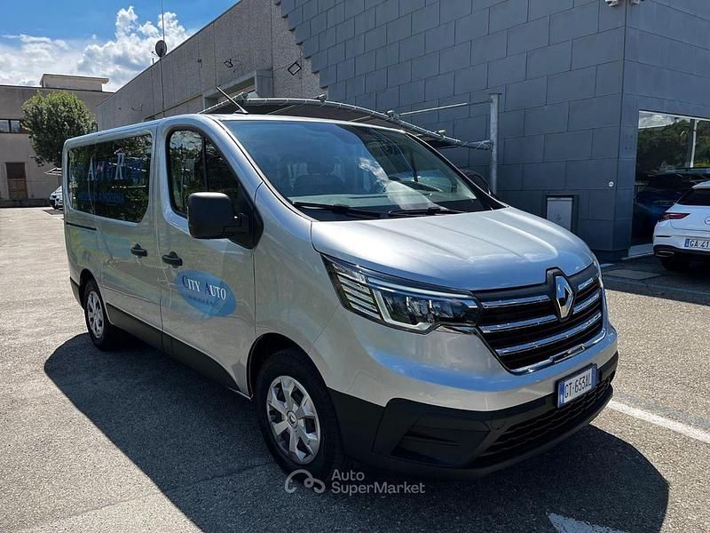 Usata Renault Trafic 150 CV (110 kW) 2024 Argento Monovolume