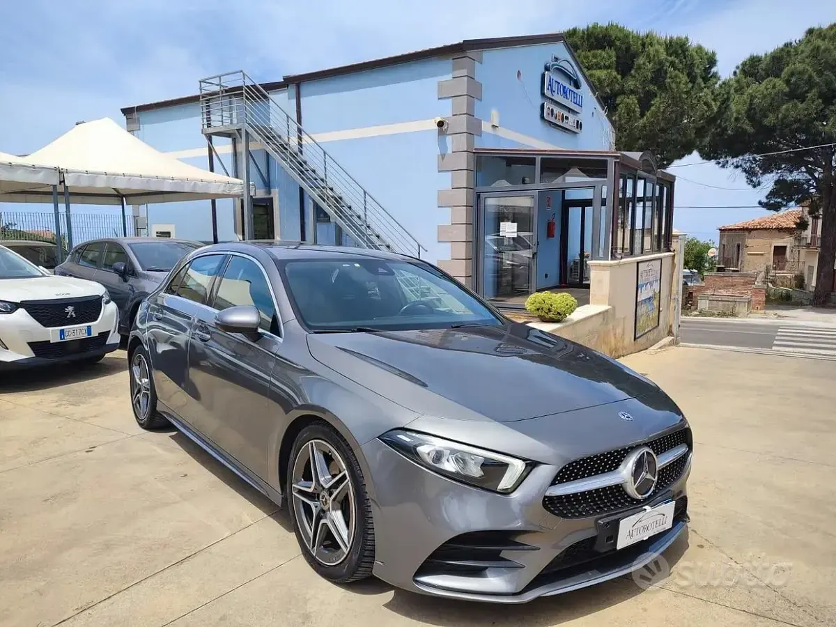 Usata Mercedes A180 Premium 116 CV (85 kW) 2019 Grigio Berlina