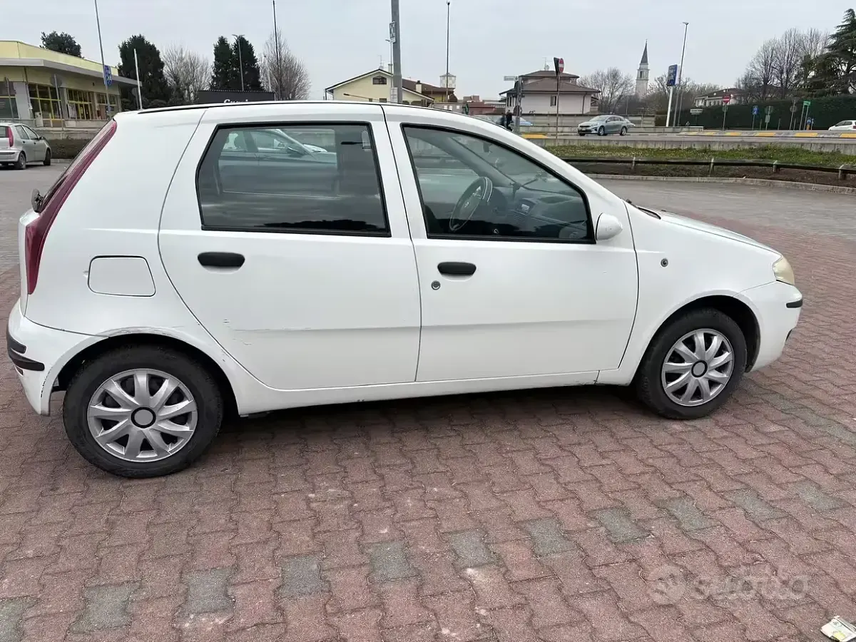 Usata Fiat Punto Classica 80 CV (58 kW) 2007 Bianco Utilitaria