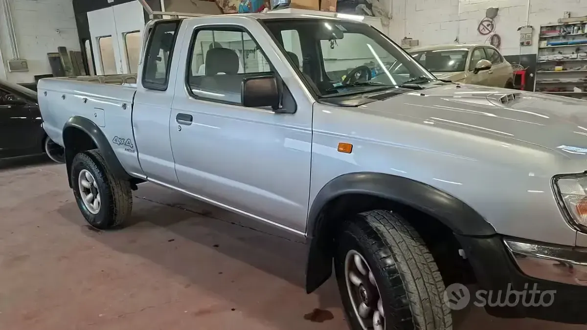 Usata Nissan Navara 104 CV (76 kW) 1999 Pick-up