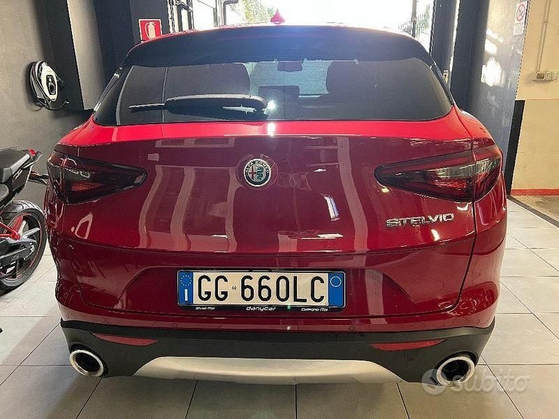 Usata Alfa Romeo Stelvio Business 160 CV (117 kW) 2021 Rosso SUV