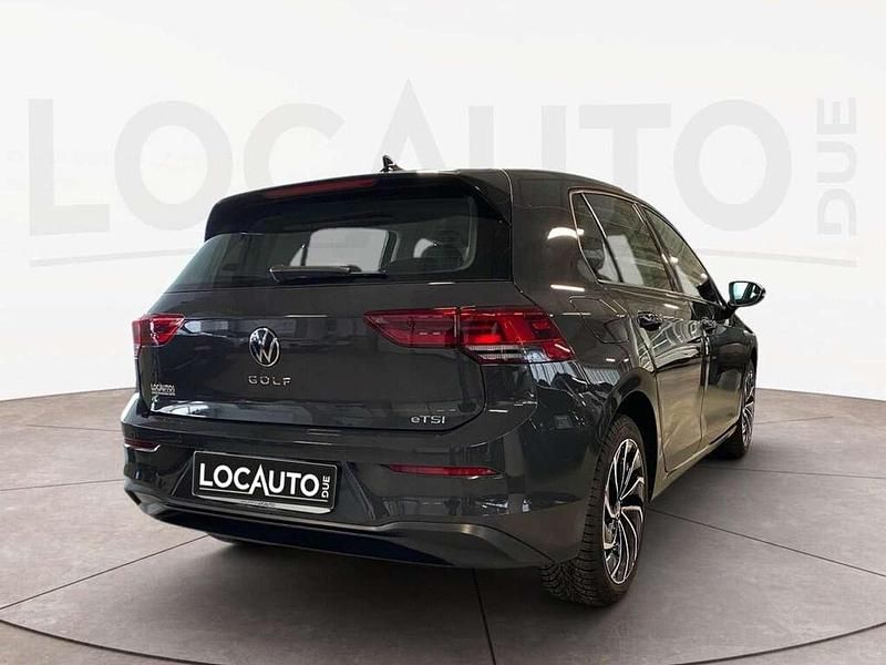 Usata VW Golf VIII Life 110 CV (80 kW) 2024 Grigio Berlina