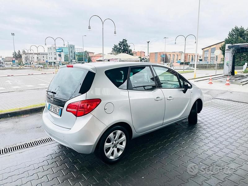 Usata Opel Meriva 100 CV (73 kW) 2012 Grigio Monovolume