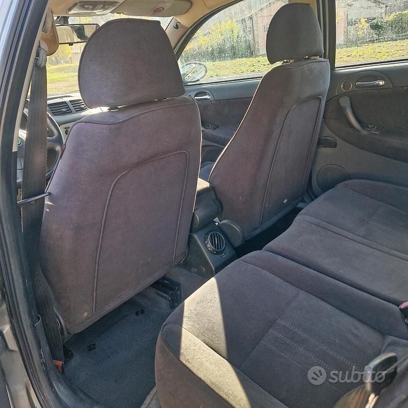 Usata 2005 Alfa Romeo 147 Due volumi | 1200 € (Ottimo prezzo) - Immagine 1/4