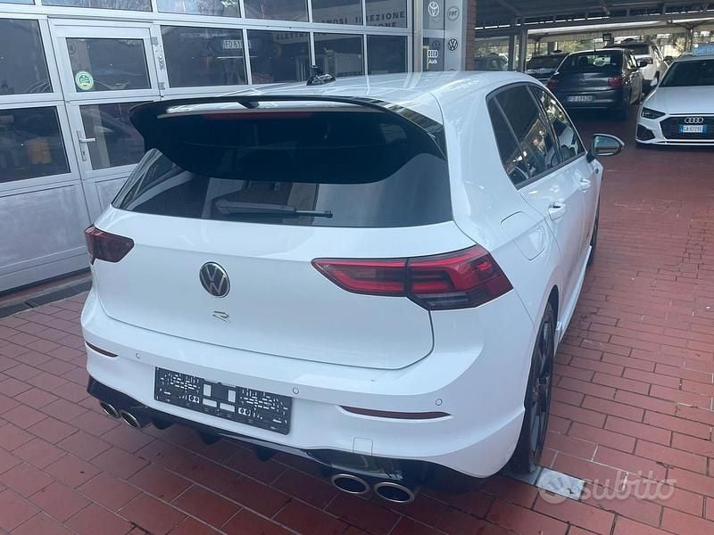 Usata VW Golf VIII R 333 CV (244 kW) 2023 Bianco Berlina