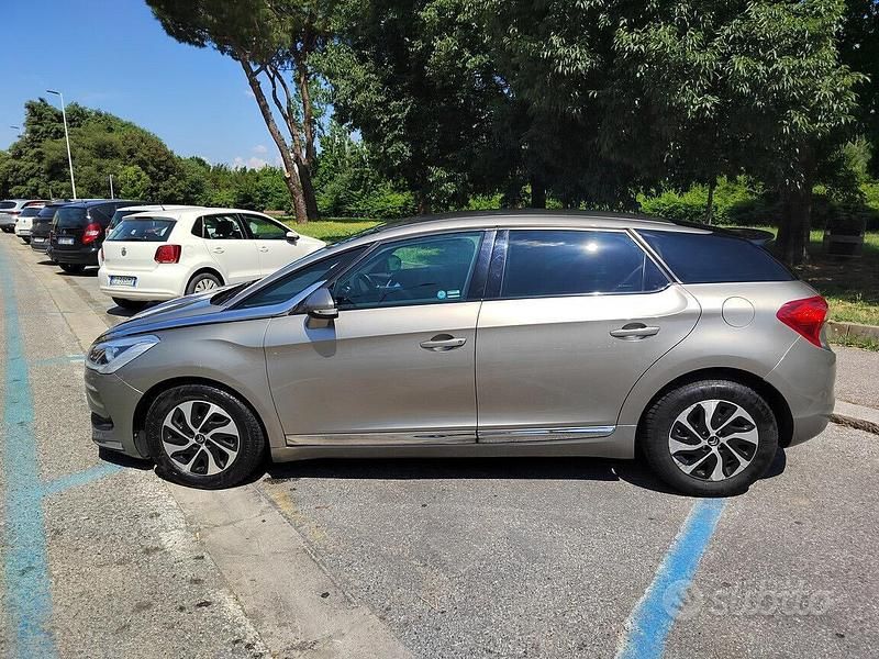 Usata Citroën DS5 112 CV (82 kW) 2012 Oro Utilitaria