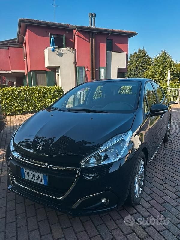 Usata Peugeot 208 Allure 102 CV (75 kW) 2019 Grigio Utilitaria