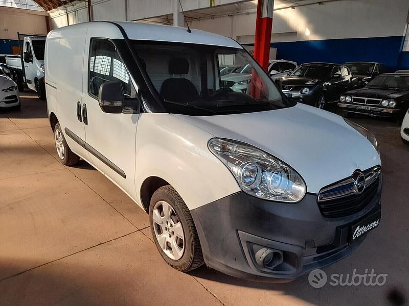 Usata Opel Combo Club 90 CV (66 kW) 2012 Bianco Monovolume