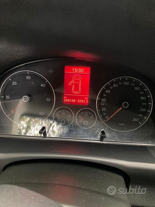 Usata VW Touran 105 CV (77 kW) 2010 Grigio Monovolume