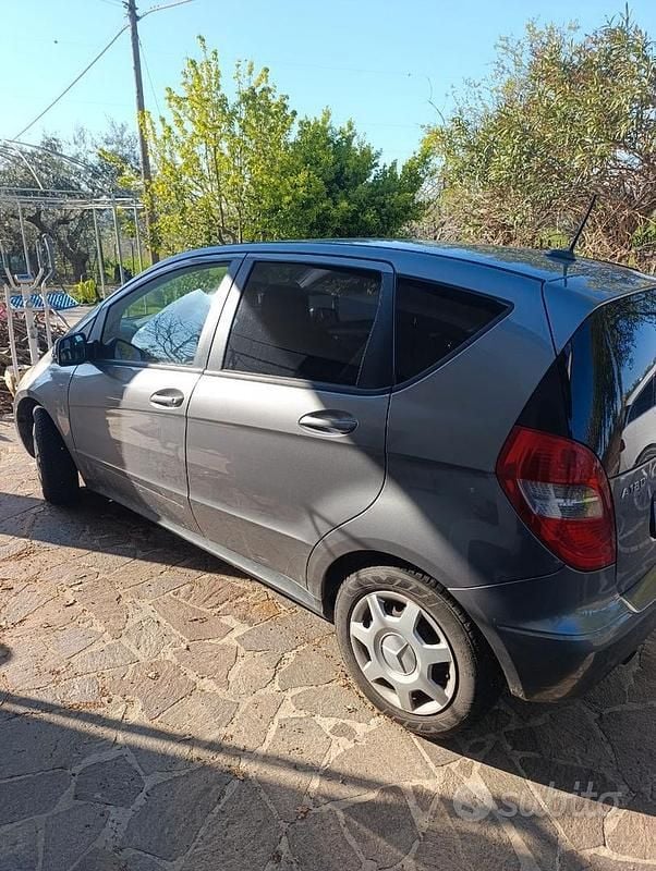 Usata Mercedes A180 Elegance 140 CV (102 kW) 2009 Grigio Berlina