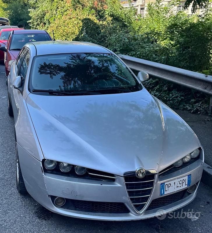 Grigio Usata 2008 Alfa Romeo 159 Tre volumi | 2200 € (Buon prezzo) - Immagine 1/4