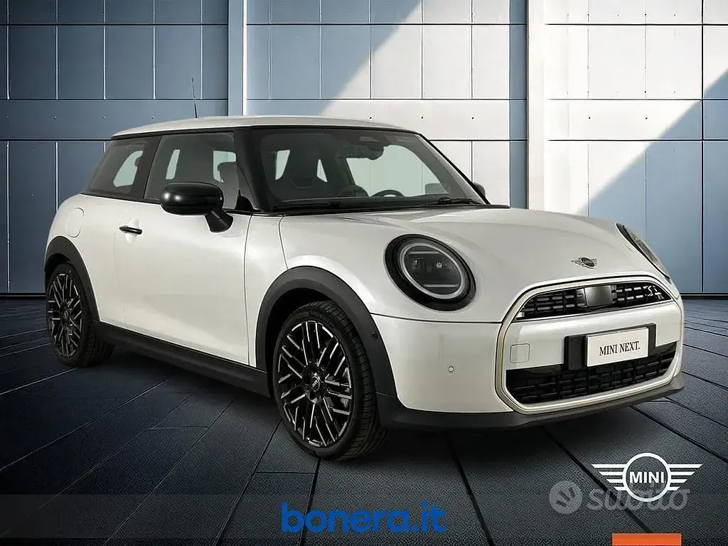 Occasion Mini Cooper Favoured 204 ch (150 kW) 2024 Blanc Citadine