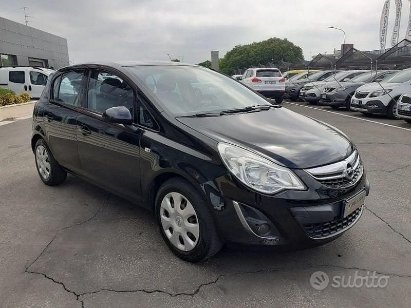 Usata Opel Corsa 86 CV (63 kW) 2014 Nero / metallizzato Berlina