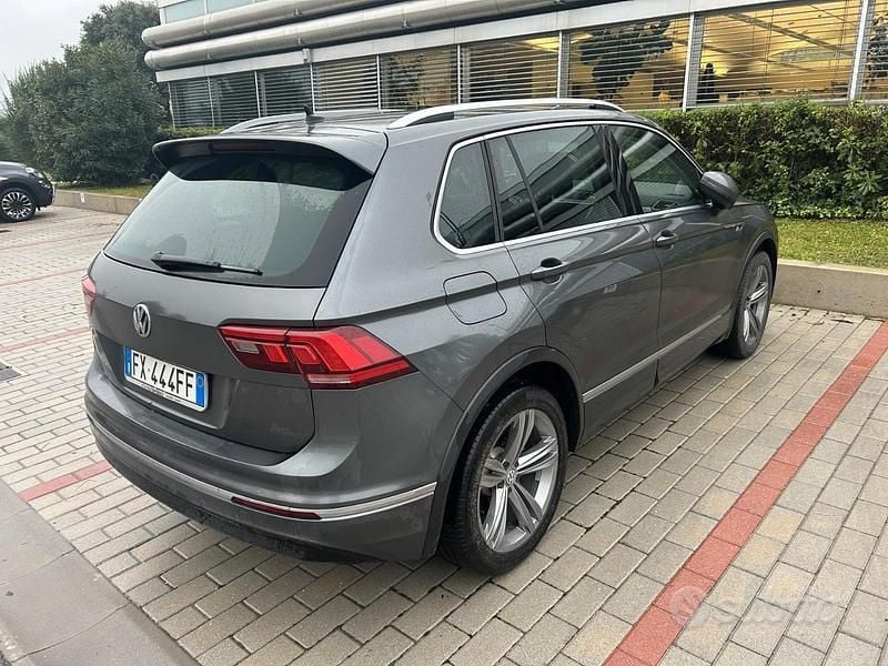 Usata VW Tiguan R-line 131 CV (96 kW) 2019 Grigio SUV