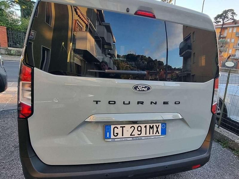 Usata Ford Tourneo Titanium 124 CV (91 kW) 2024 Grigio Furgone