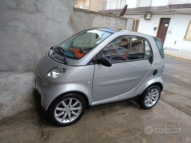 Grigio Usata 2005 Smart ForTwo Coupé Coupé | 3000 € (Ottimo prezzo) - Immagine 1/4