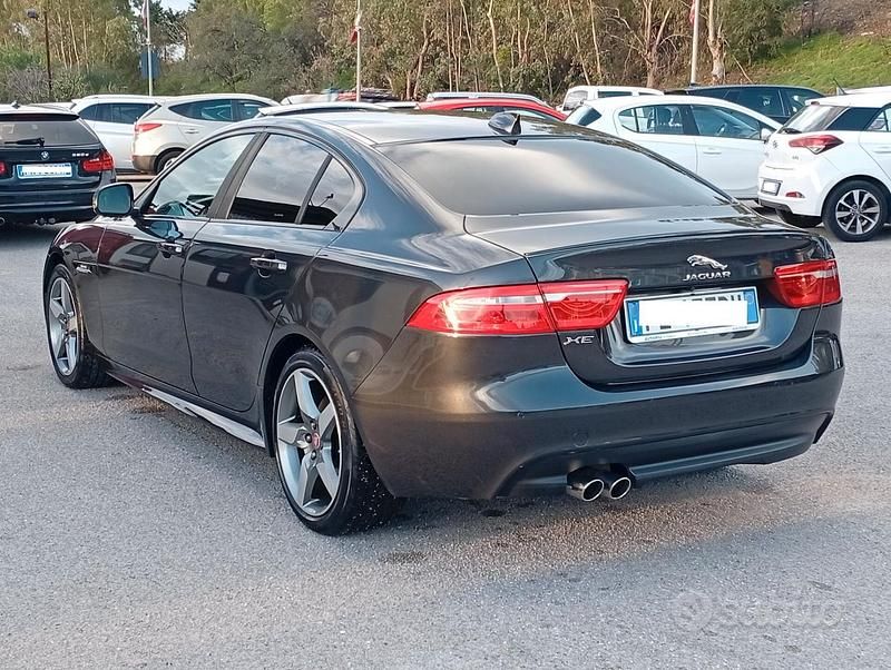 Usata Jaguar XE Portfolio 179 CV (131 kW) 2016 Grigio Berlina