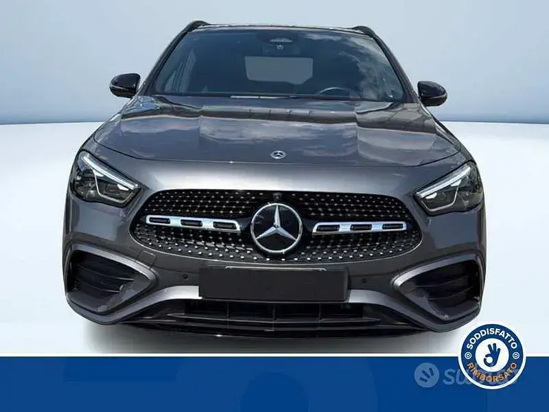 Usata Mercedes GLA200 AMG line 150 CV (110 kW) 2025 Grigio SUV