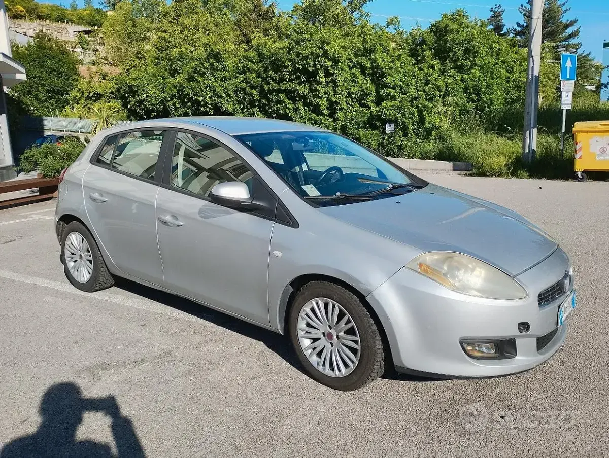 Usata Fiat Bravo 105 CV (77 kW) 2010 Grigio Utilitaria