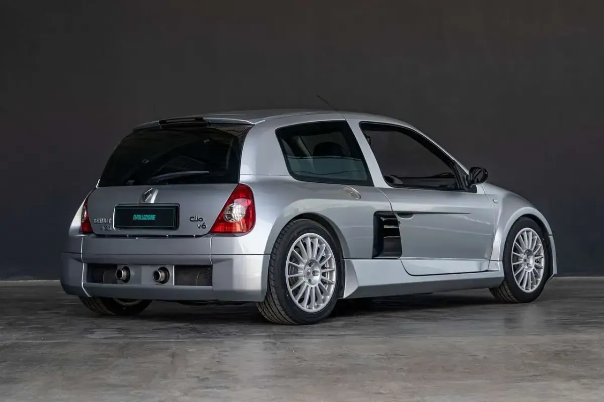 Usata Renault Clio 226 CV (166 kW) 2002 Argento Berlina