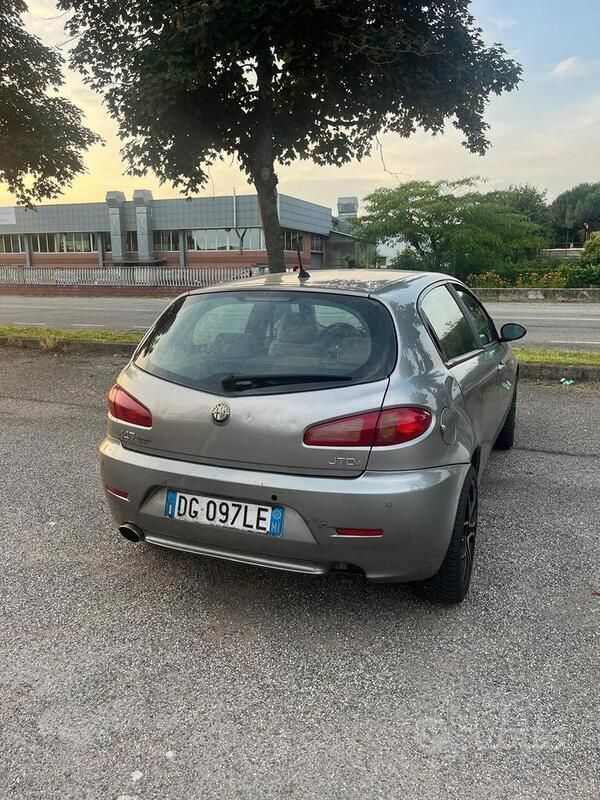 Usata 2007 Alfa Romeo 147 Due volumi | 1750 € (Ottimo prezzo) - Immagine 1/4