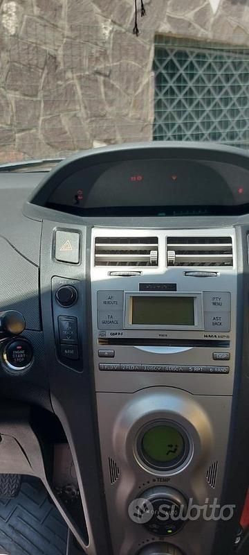 Usata Toyota Yaris 69 CV (50 kW) 2006 Blu Utilitaria