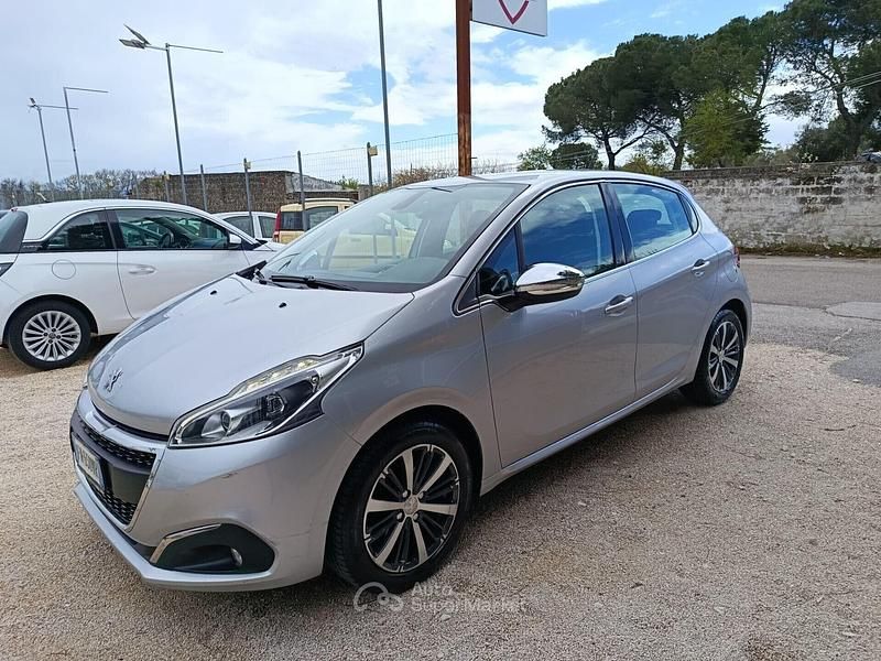 Usata Peugeot 208 Allure 75 CV (55 kW) 2018 Argento Utilitaria