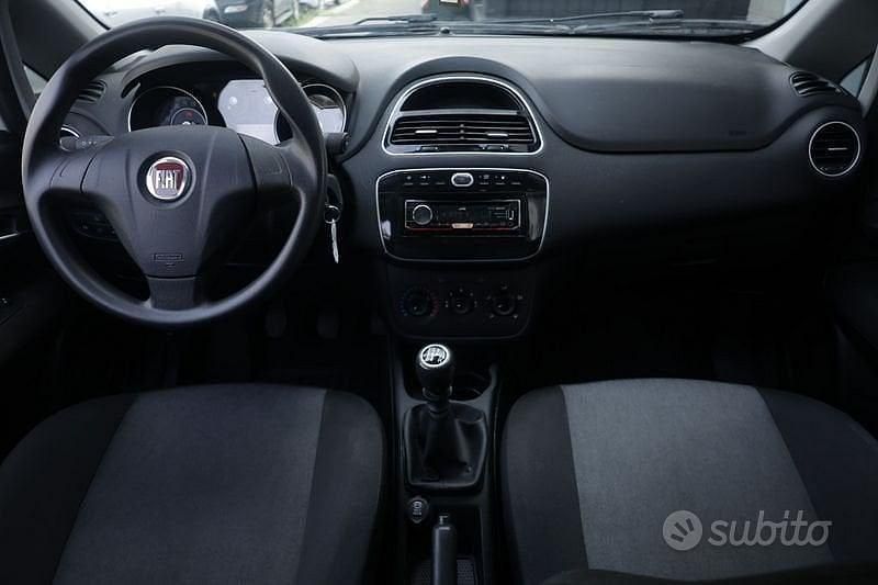 Begagnad Fiat Punto Easy 78 HK (57 kW) 2013 Vit Halvkombi