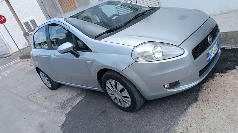 Usata Fiat Grande Punto 75 CV (55 kW) 2006 Grigio Utilitaria
