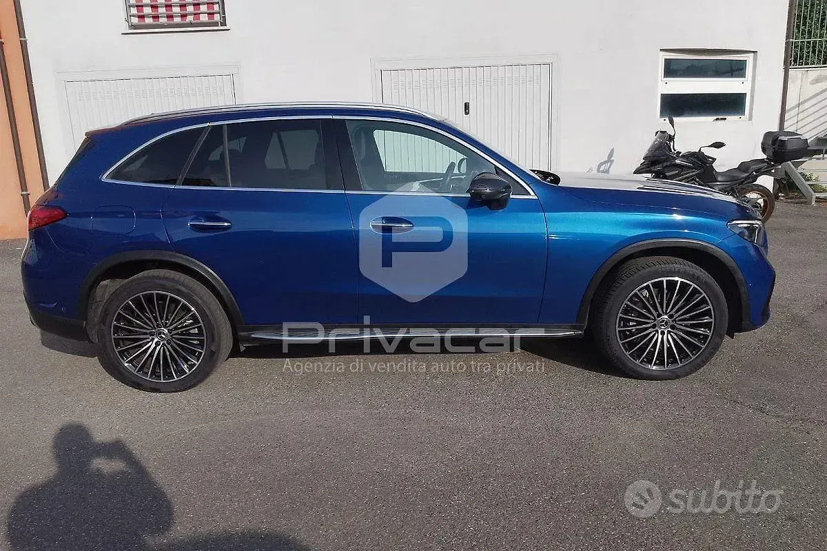 Usata Mercedes GLC300e AMG line 197 CV (144 kW) 2023 Blu Station wagon