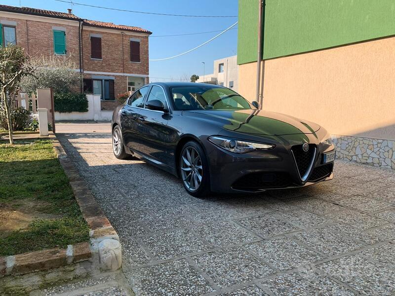 Usato 2018 Alfa Romeo Giulia 2.1 Diesel 150 CV (20.000 €)
