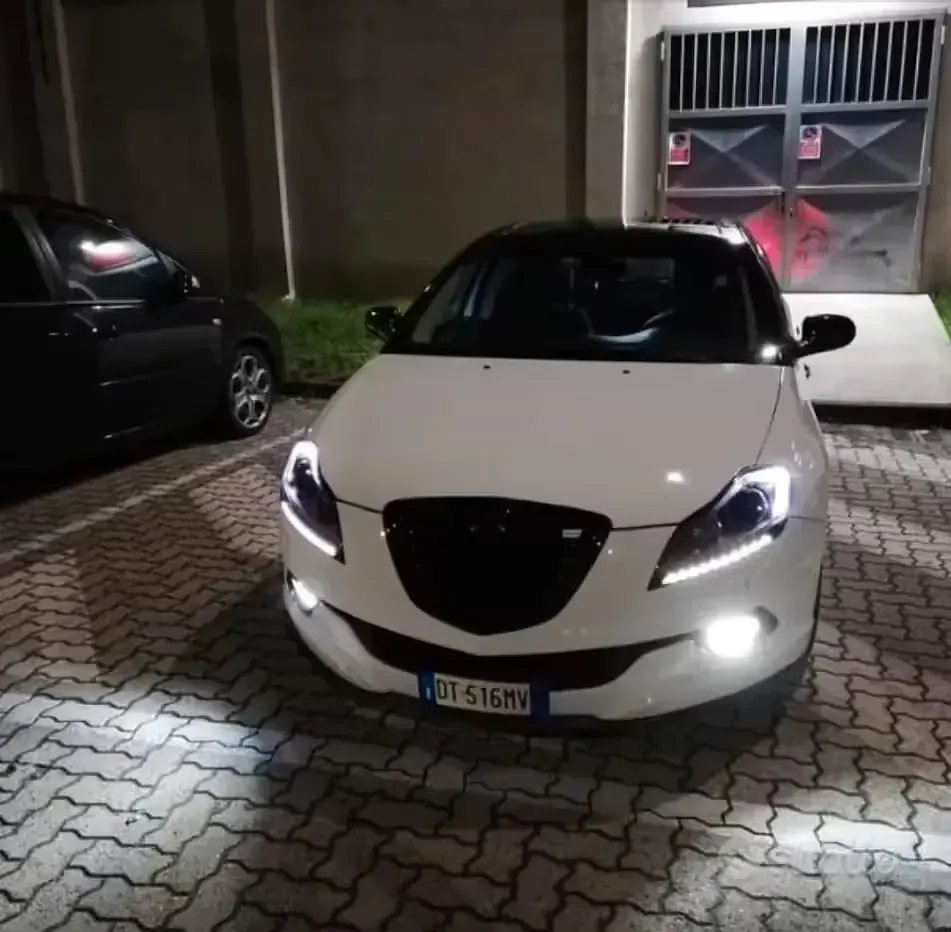 Usata Lancia Delta 190 CV (139 kW) 2009 Bianco Utilitaria
