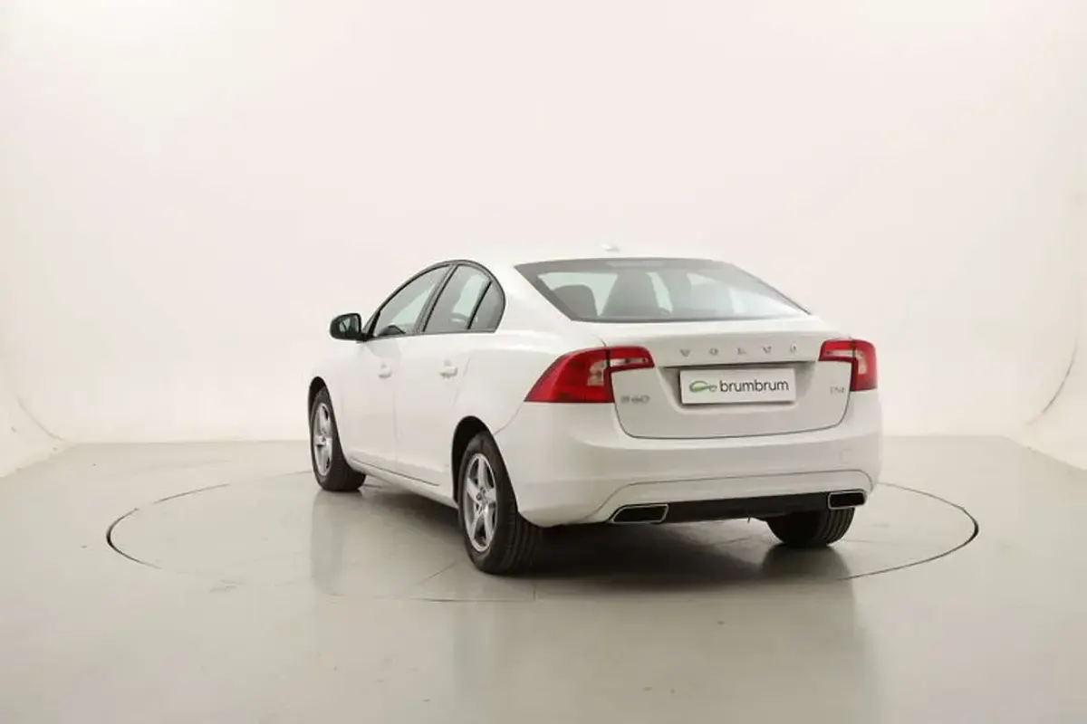 Usata Volvo S60 Kinetic 190 CV (139 kW) 2018 Bianco Berlina