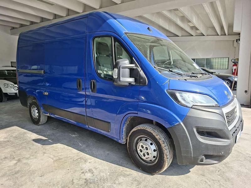 Usata Peugeot Boxer 140 CV (102 kW) 2021 Blu/azzurro Furgone