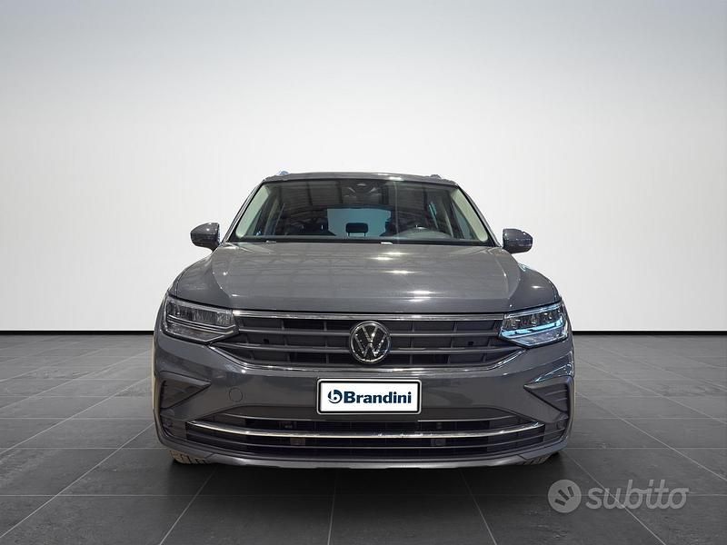 Usata VW Tiguan Life 131 CV (96 kW) 2021 Grigio SUV