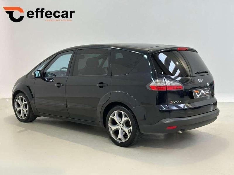 Usata Ford S-MAX Titanium 140 CV (102 kW) 2008 Nero Monovolume
