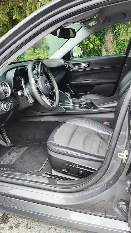 Usata Alfa Romeo Giulia Super 180 CV (132 kW) 2017 Grigio Berlina