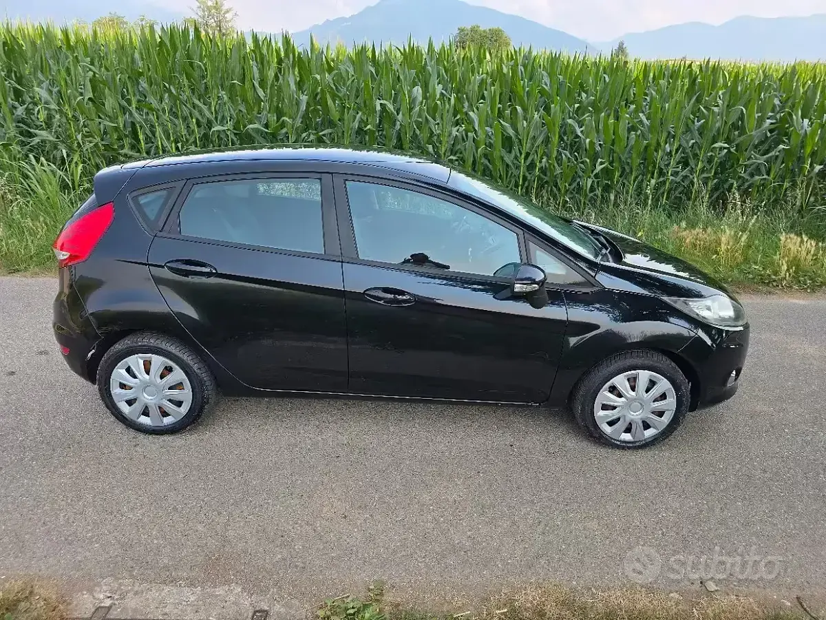 Usata Ford Fiesta 82 CV (60 kW) 2009 Nero Berlina