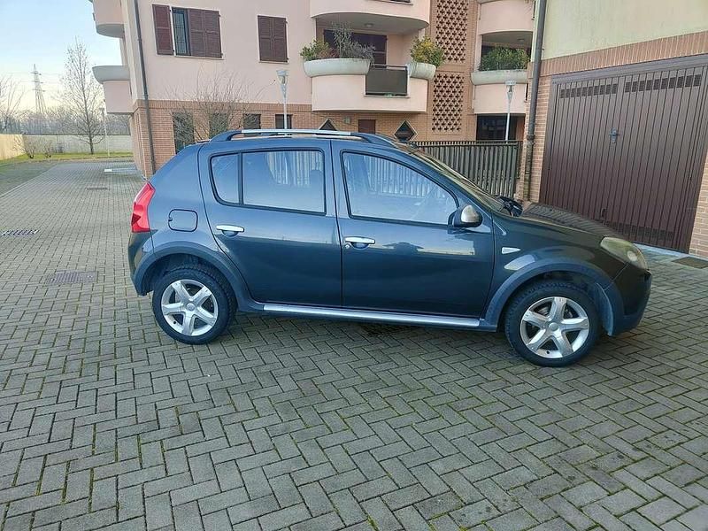Usata Dacia Sandero Stepway 87 CV (63 kW) 2009 Berlina