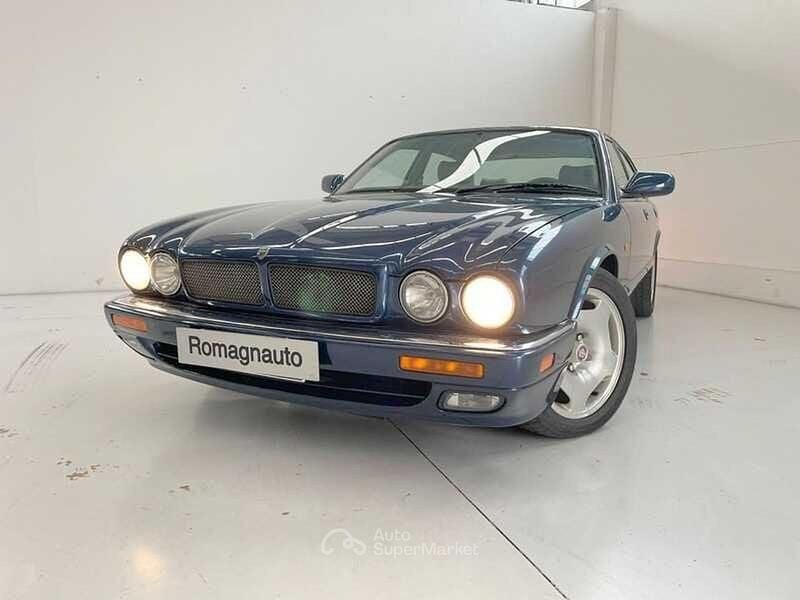 Usata Jaguar XJR 325 CV (239 kW) 1995 Blu/azzurro Berlina